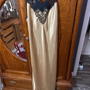 Vanity Fair Gold and Black Nightwear